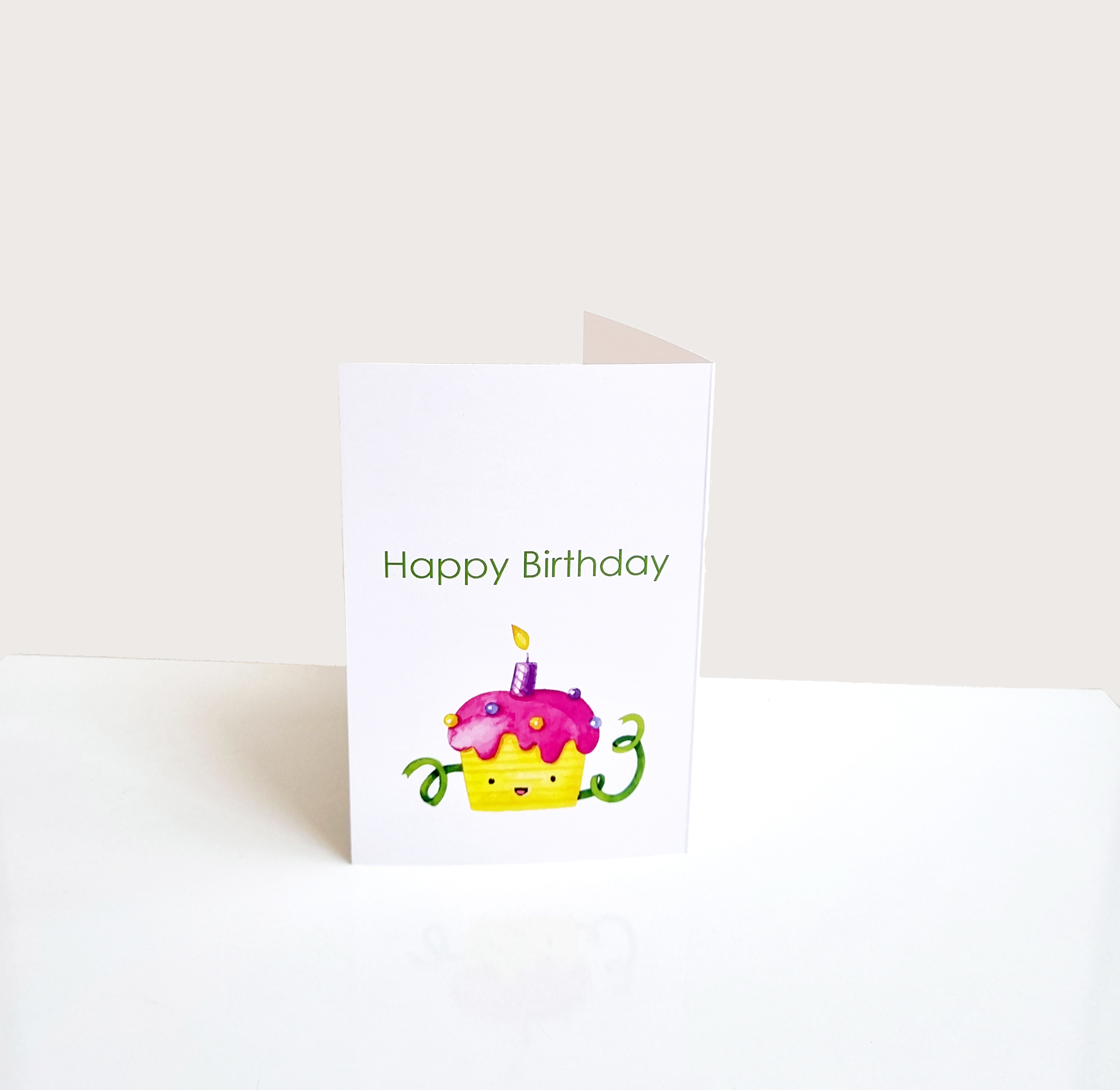 کارت پستال تولد فانتزی با طرح کاپ‌کیک